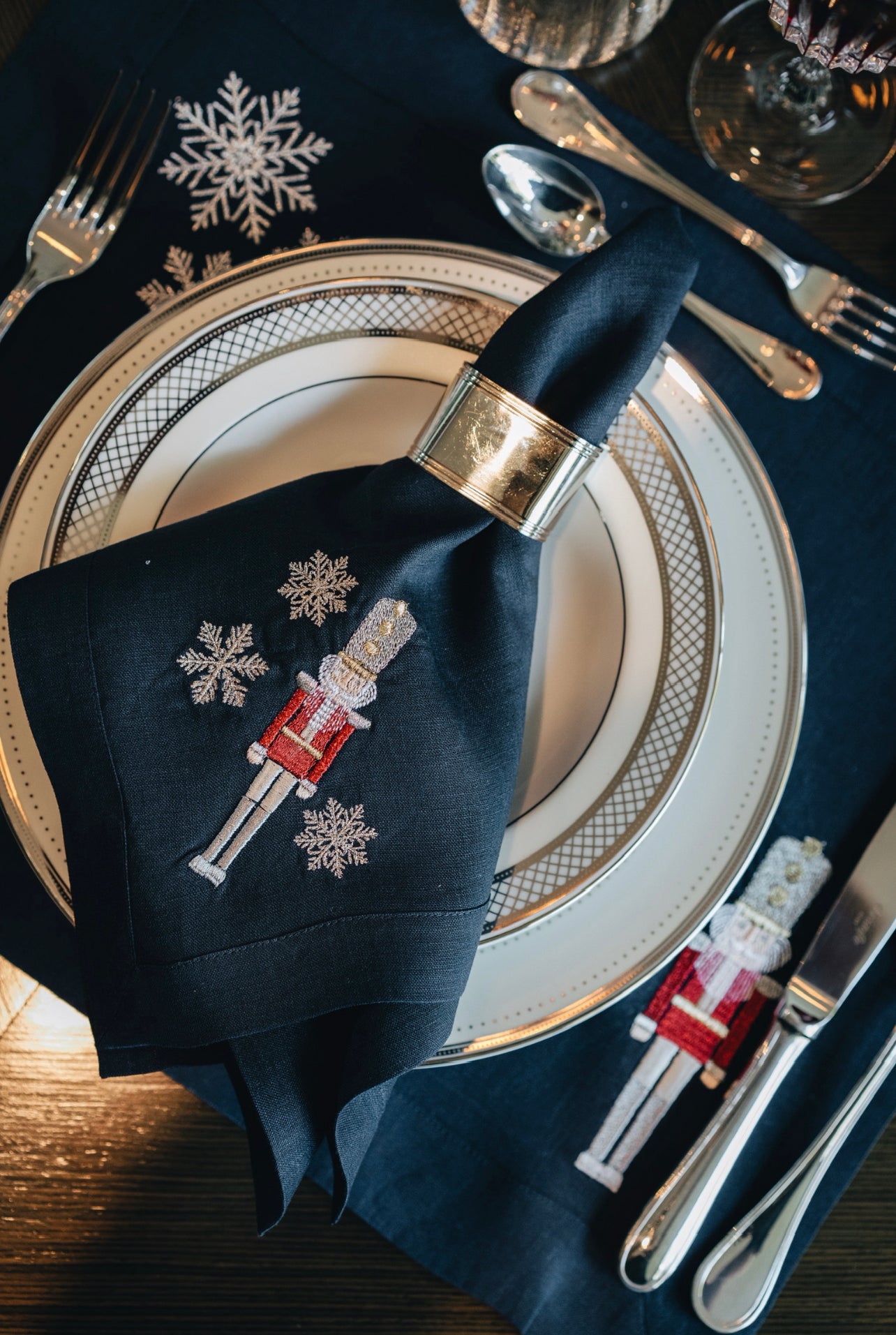 Embroidered Dinner napkin