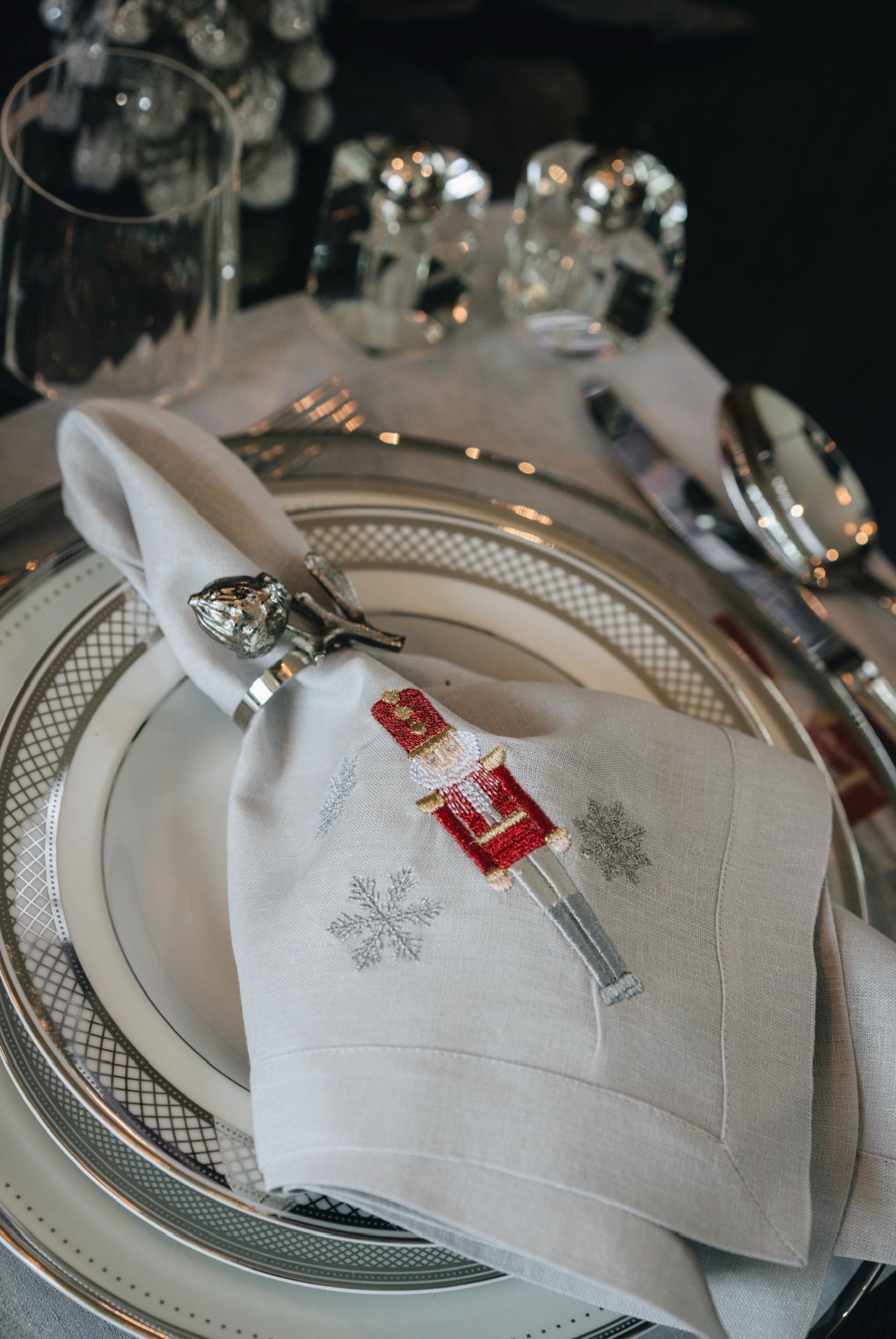 Embroidered Dinner napkin