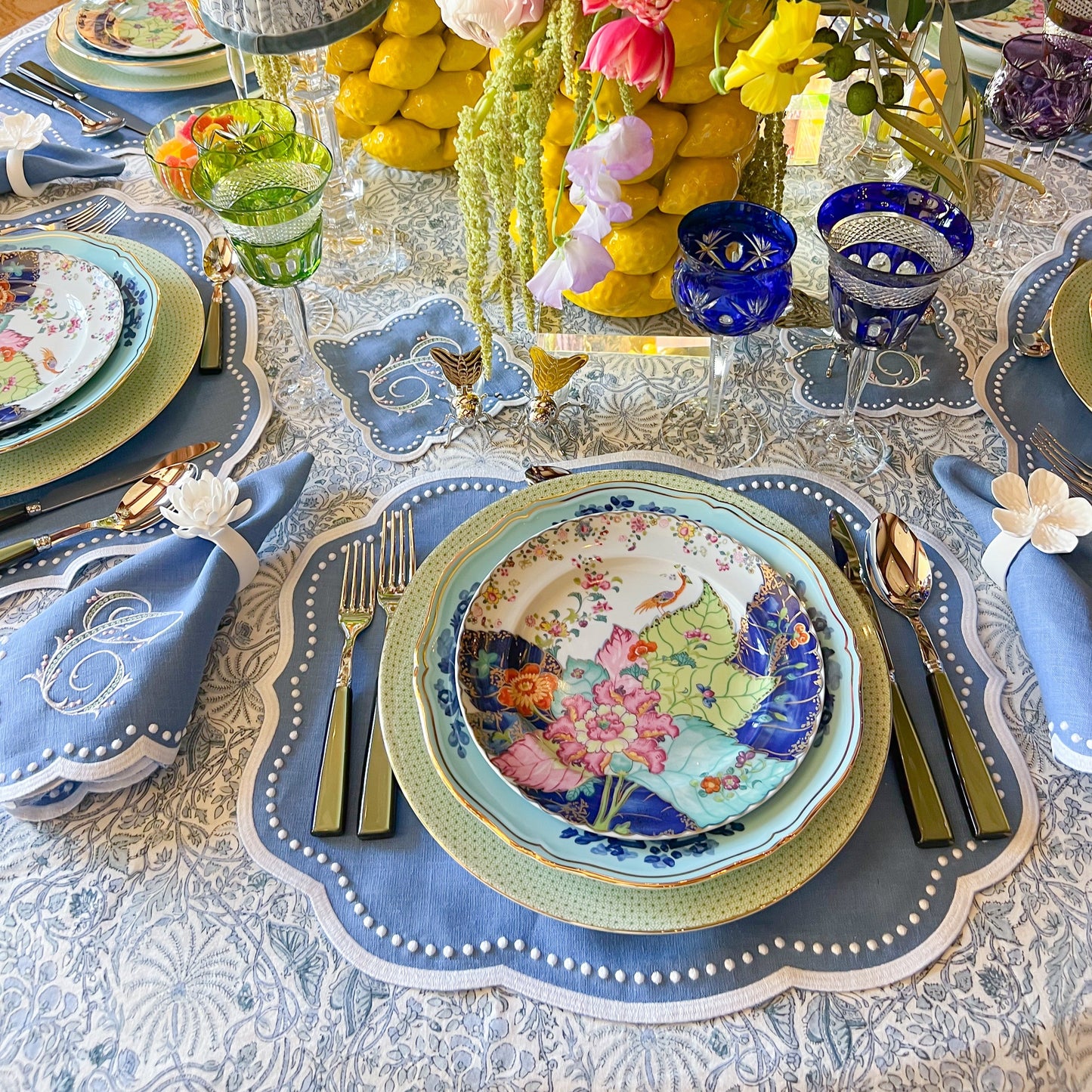 Wide border blue dots placemat