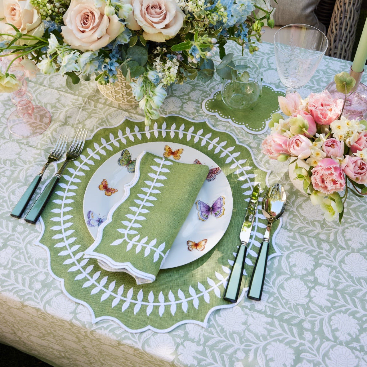 Green leaves placemat