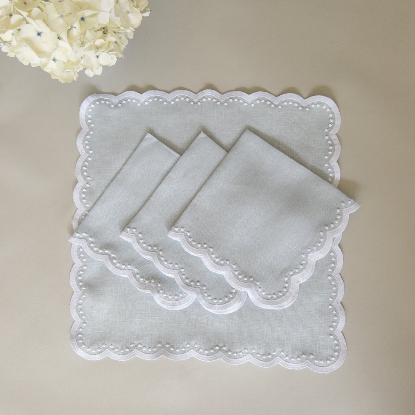 Light blue dots napkin