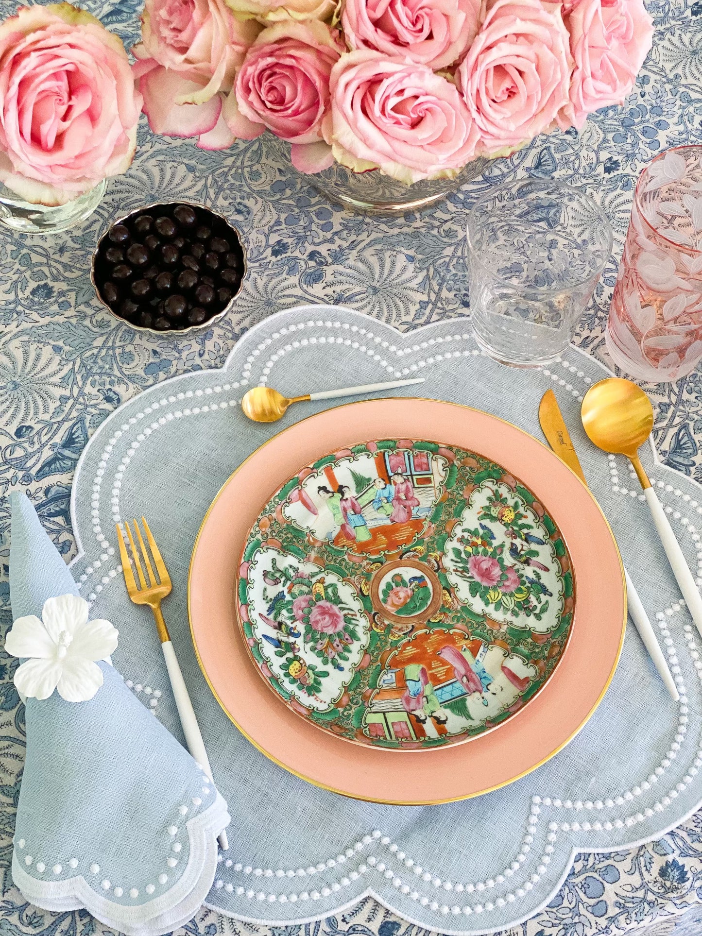 Light blue dots napkin