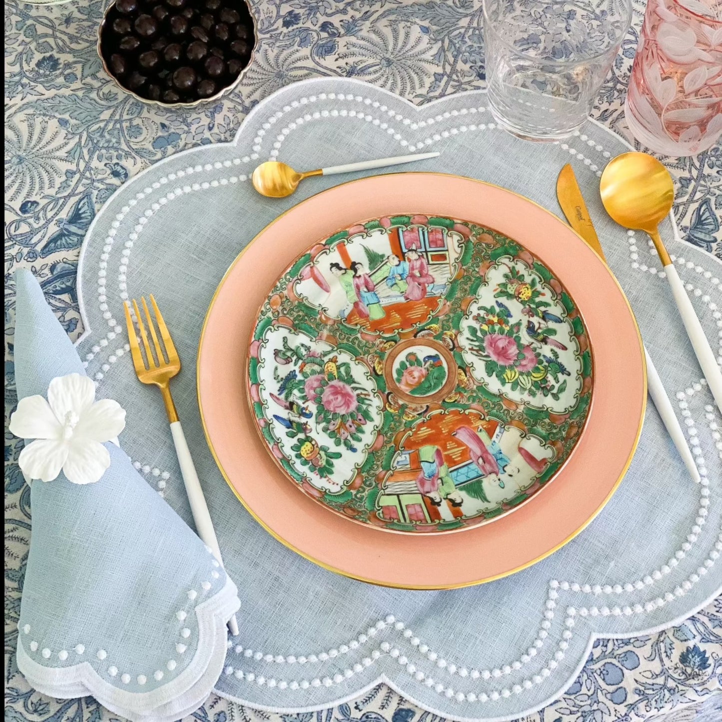 Light blue dots placemat