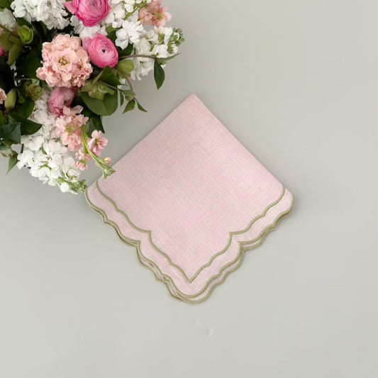 Petal with green border dinner napkin