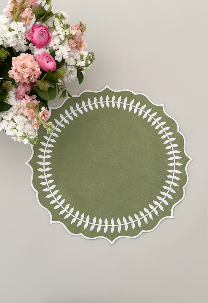 Green leaves dinner napkin