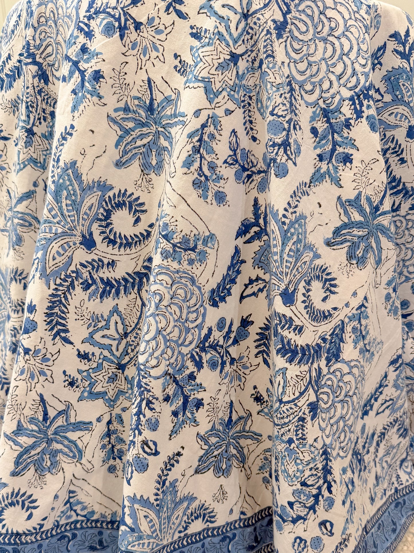 Blue flowers print tablecloth, 120 round