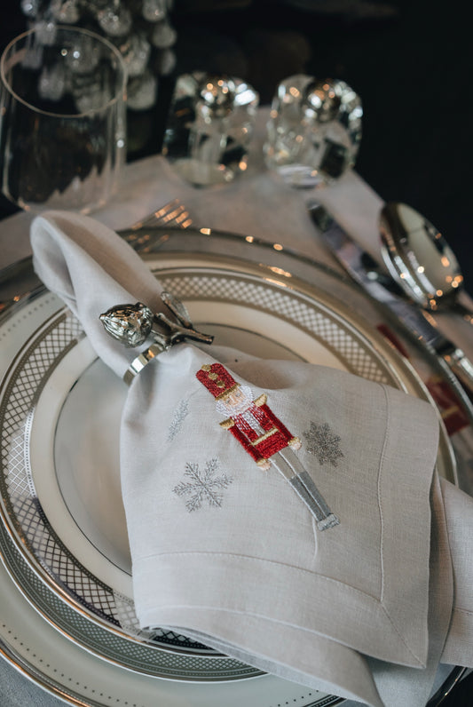 Embroidered Dinner napkin