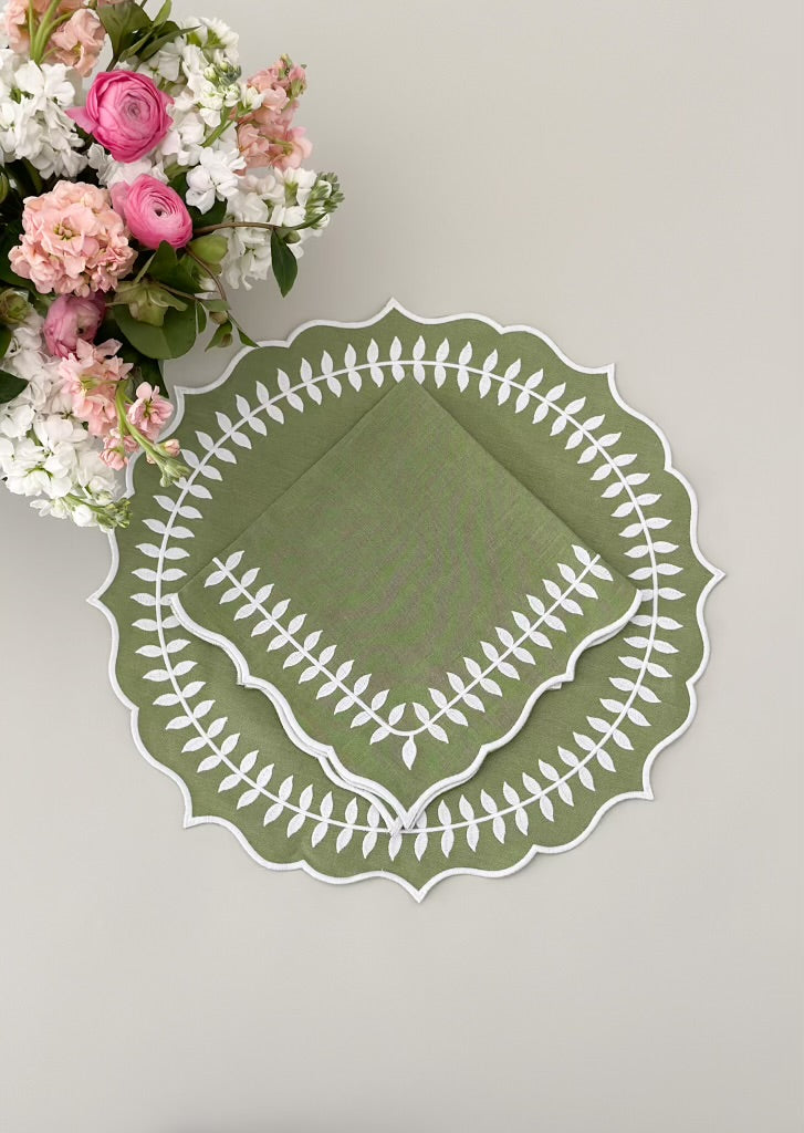 Green leaves dinner napkin